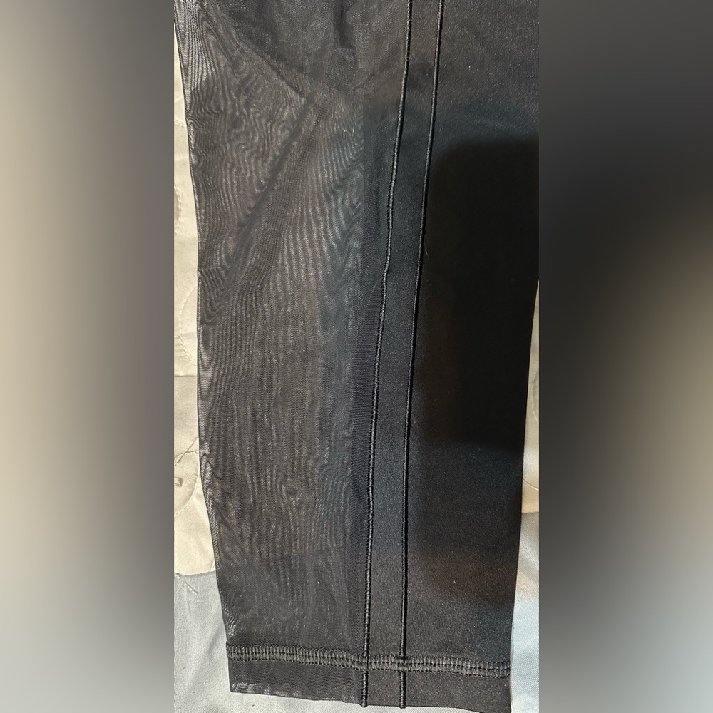 Women’s Victoria’s Secret Black Leggings with Mesh Calves Size: 16 - Picture 6 of 7